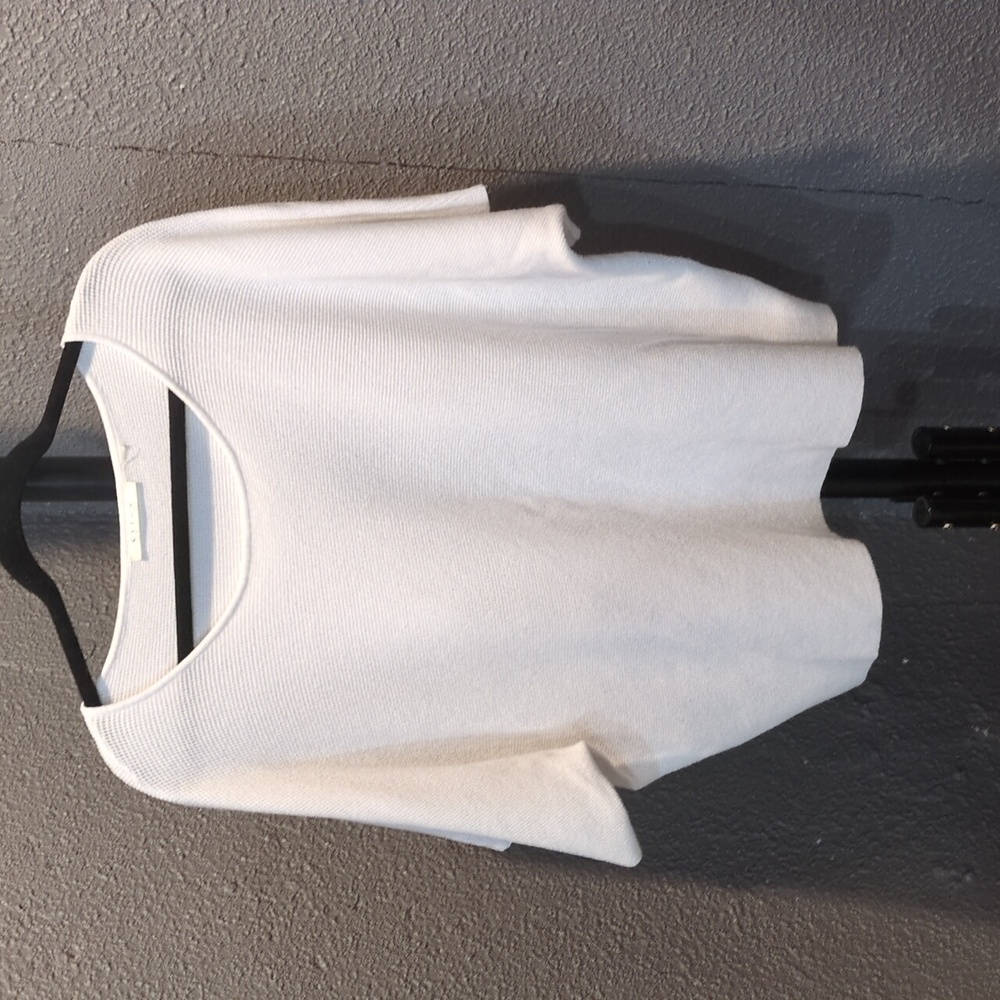 White short sleeve sweater